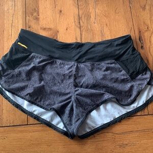 Lole Women’s Running Shorts Black and Gray Athletic Bottoms Size Medium